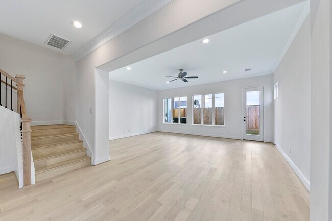 Building Photo - 946 Judiway St