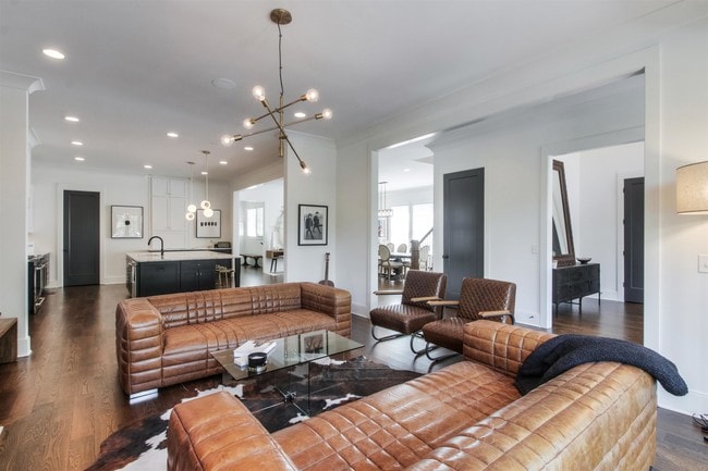 Building Photo - 4004 Lealand Ln