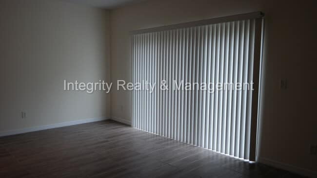 Building Photo - 3-bedroom townhome in Jacksonville