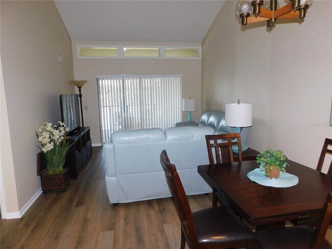 Building Photo - 250 Woodlake Wynde