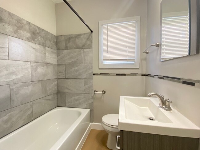 Building Photo - 2 Bed Home With A Den Michigan City