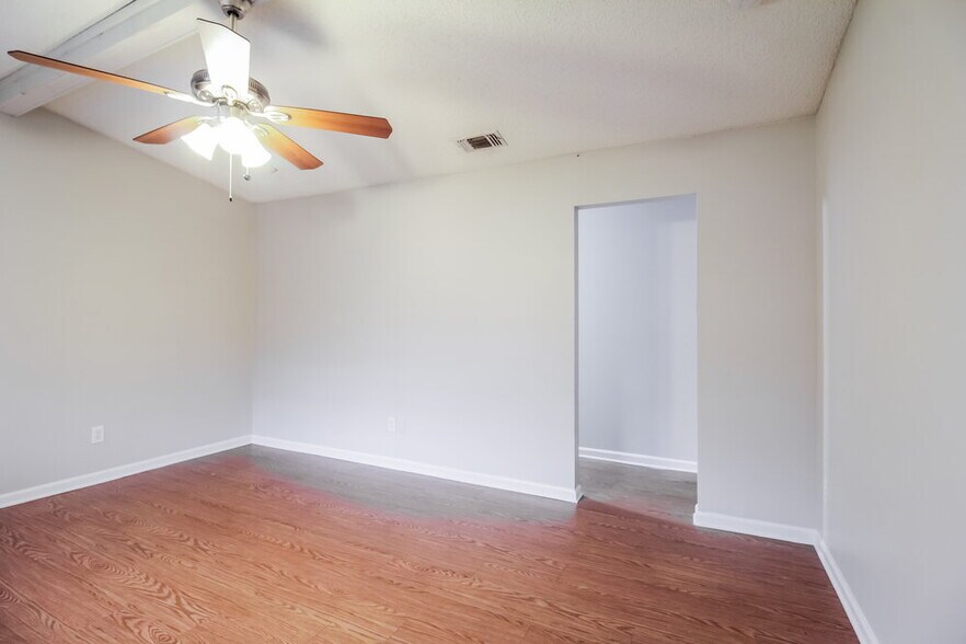 Building Photo - 8442 Finwood Ave