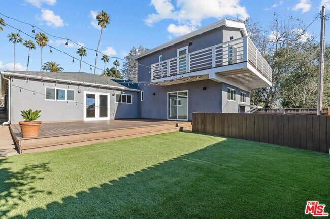 Building Photo - 3647 Grand View Blvd