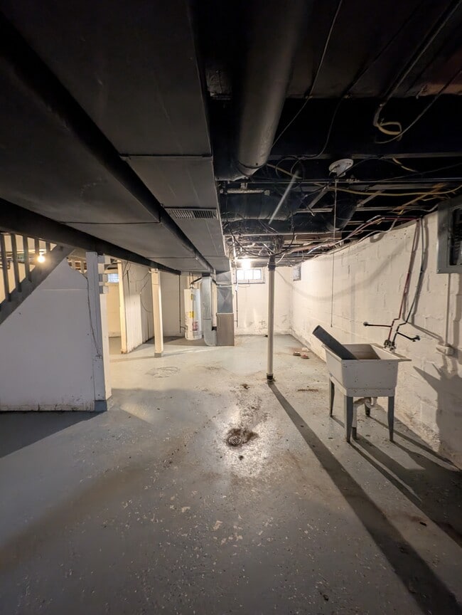 Building Photo - 12084 Vaughan St