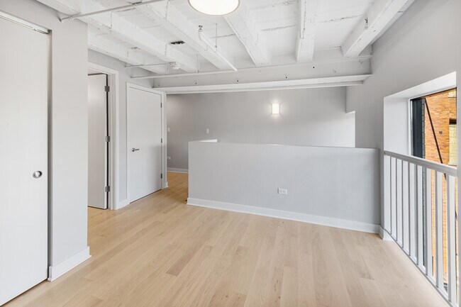 Building Photo - 4638 N Ashland Ave