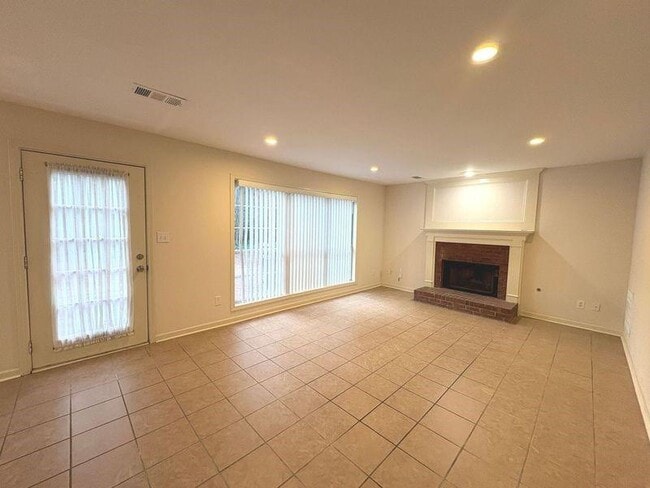 Building Photo - 510 Fosters Mill Ln NW