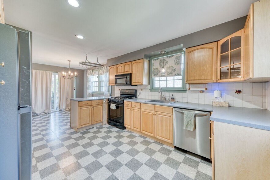 Building Photo - 65 Tyler Lake Heights Rd