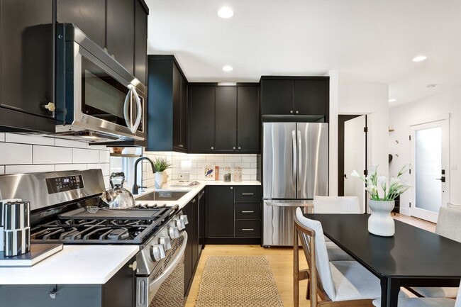 Building Photo - 2bd/1.5ba Seattle Condo