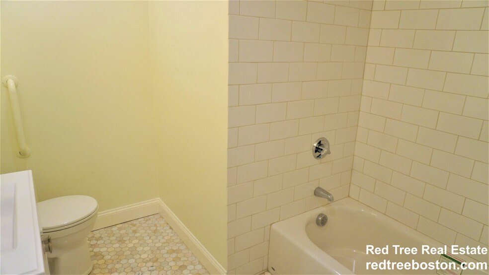 Building Photo - 1712 Beacon St