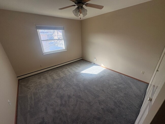 Building Photo - Spacious 2BR/1.5BA 2nd Floor Apartment in Brown Deer – Heat & Hot Water Included, Pool & Undergro...