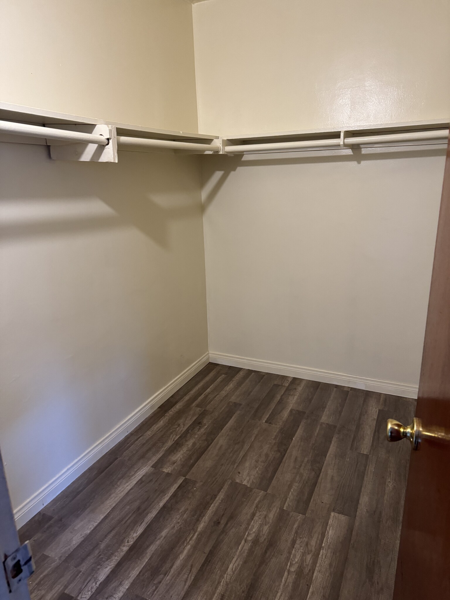 Walk-in closet - 717 E Santa Fe Ave