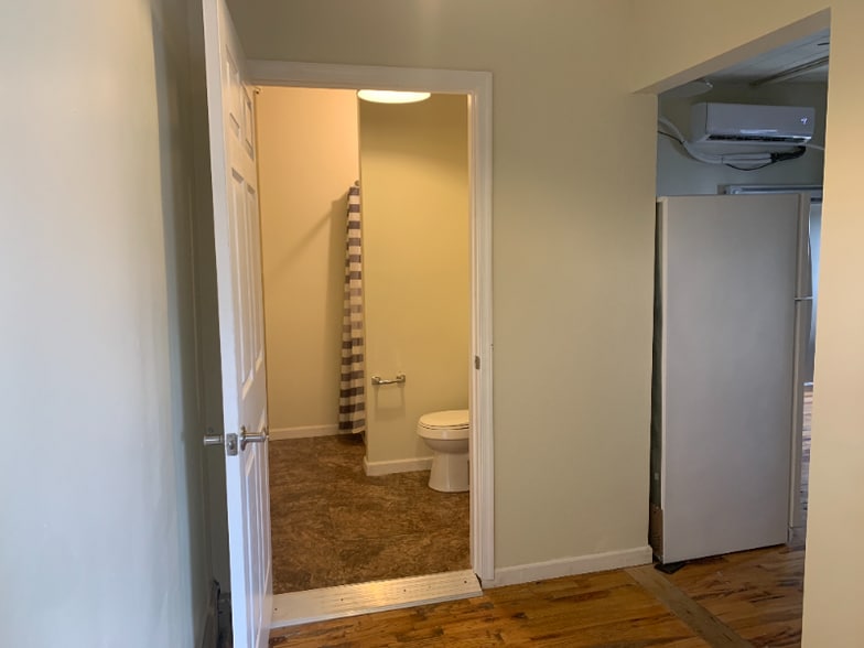 Building Photo - 1415 Kemper St