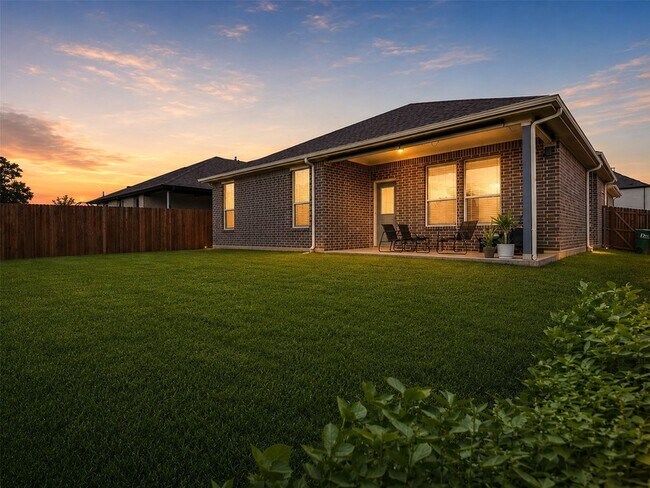 Building Photo - 2504 Wren Ln