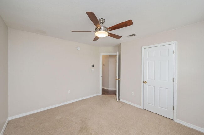 Building Photo - 1402 Ernest Hemingway Dr