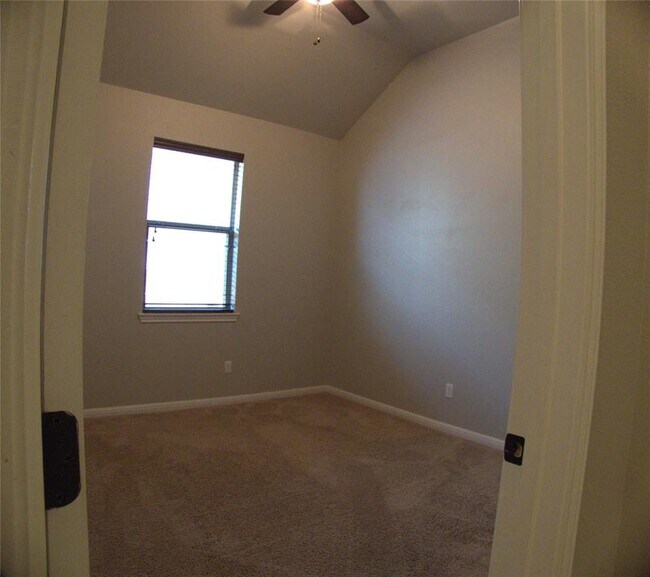 Building Photo - 14400 Senia Bend