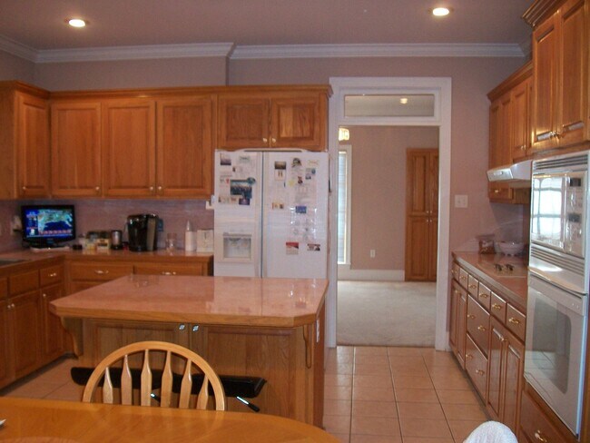 Building Photo - Spacious home in Woodlawn Estates