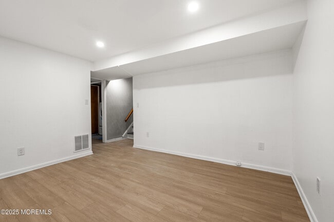 Building Photo - 42 Arno St