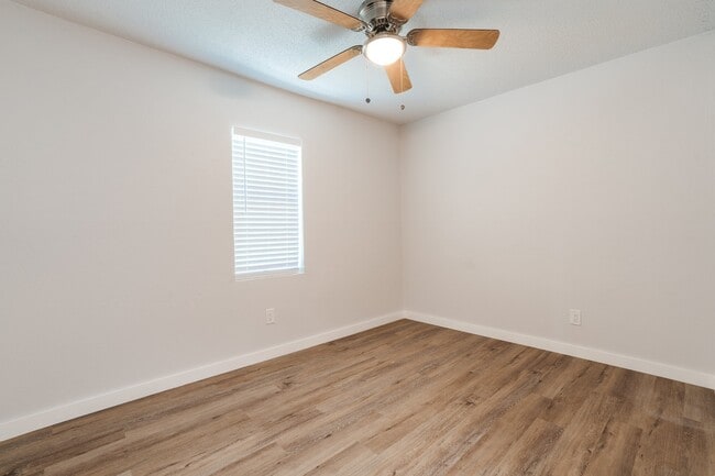 Building Photo - 600 SW 33rd St