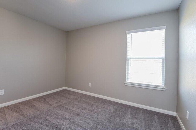 Building Photo - 26112 Hals Dr