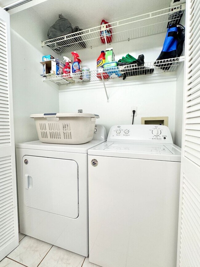 Building Photo - ** ABBEY AT BERKSHIRE VILLAGE ** 2 BED / 2...