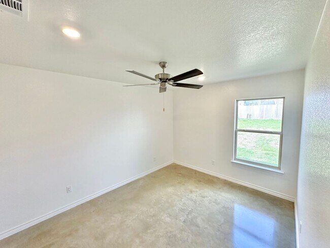 Building Photo - 506 Lost Trl