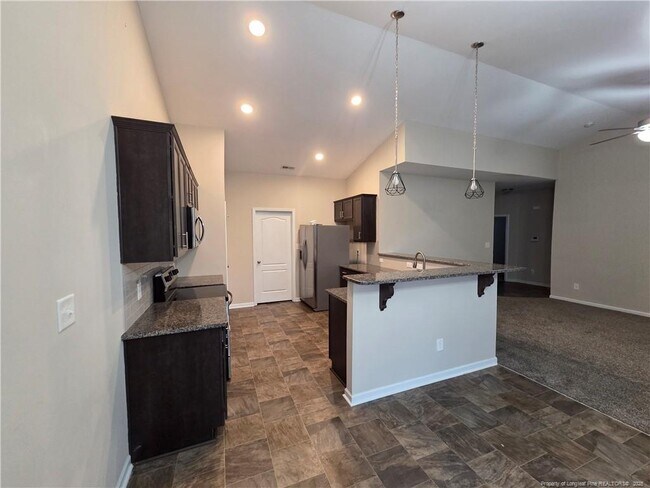 Building Photo - 2044 Stonewash Dr