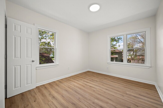 Building Photo - 1214 Cedar St