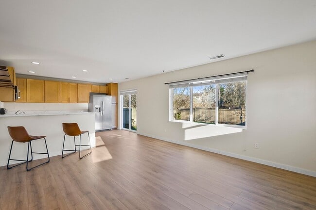 Building Photo - Lake Stevens~Amber Skyline