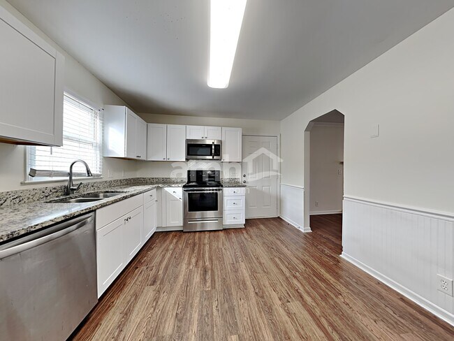Building Photo - 204 Hardwood Road