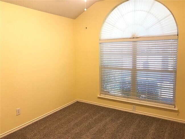 Building Photo - 1300 Rosewood Ln