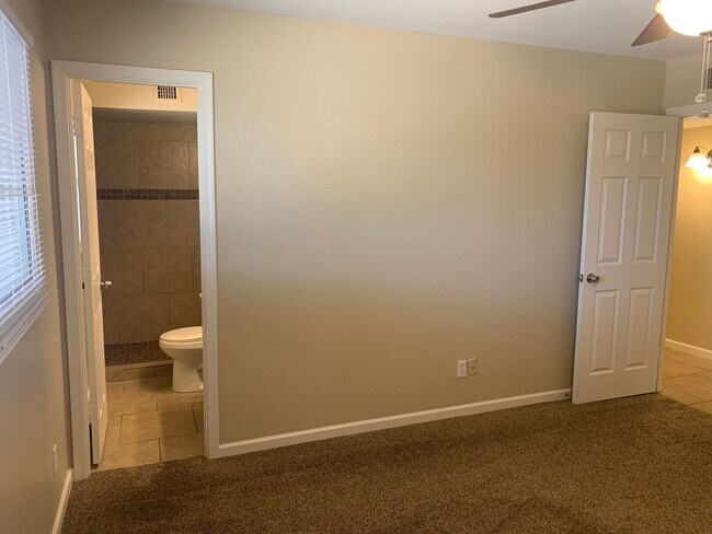 Building Photo - Great 3 bedroom 2 bath home