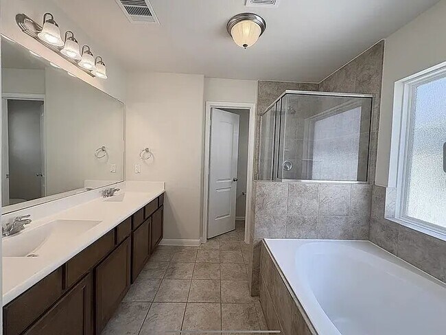 Building Photo - 14239 Oro Valley Dr