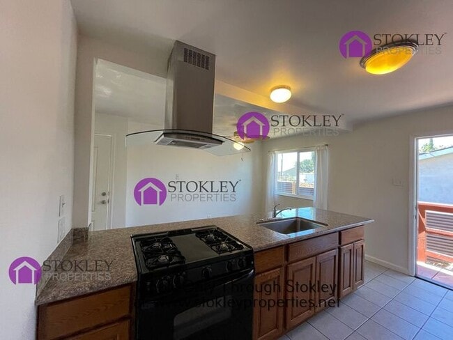 Building Photo - 540 Palms Dr