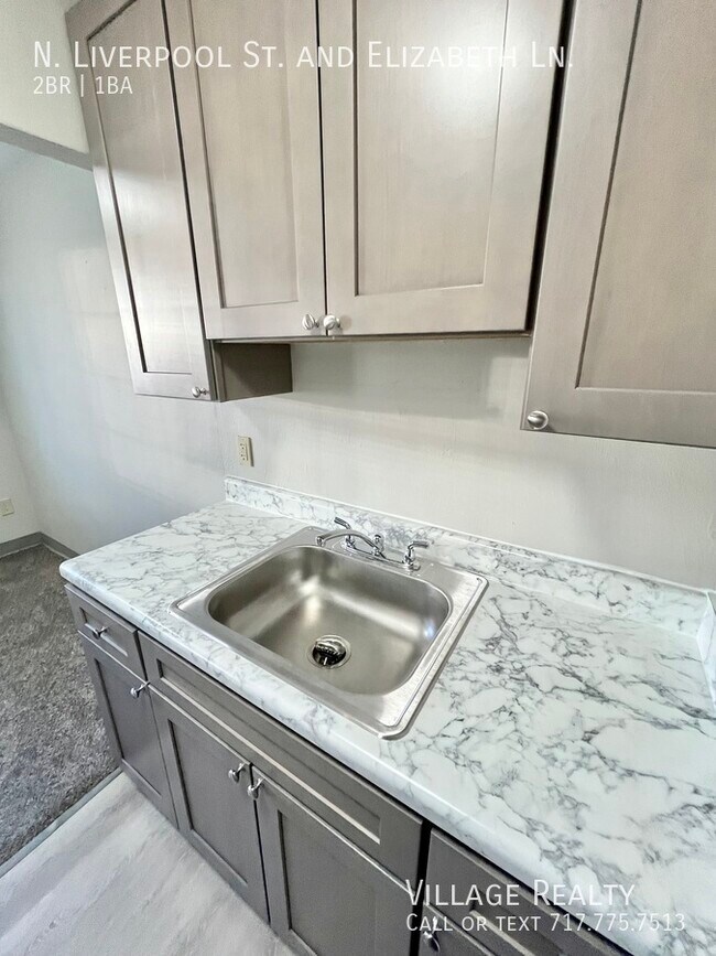 Building Photo - 75 N Liverpool St