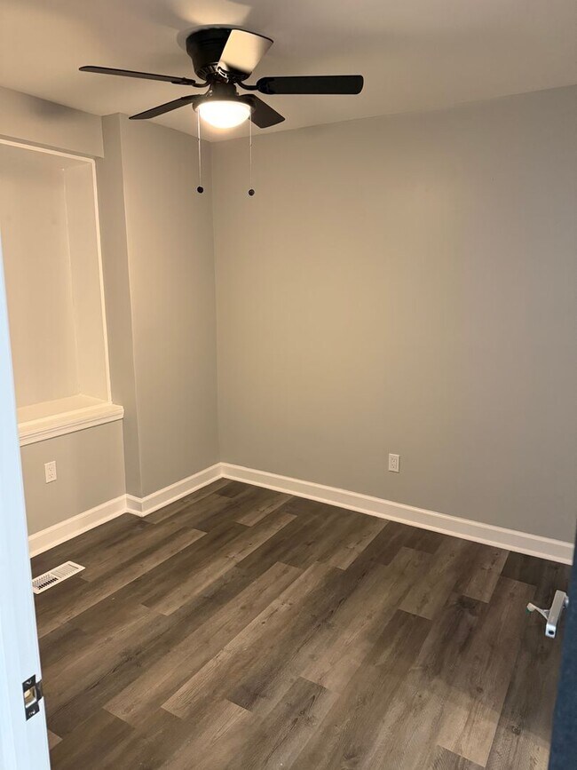 Building Photo - 3718 E Lombard St