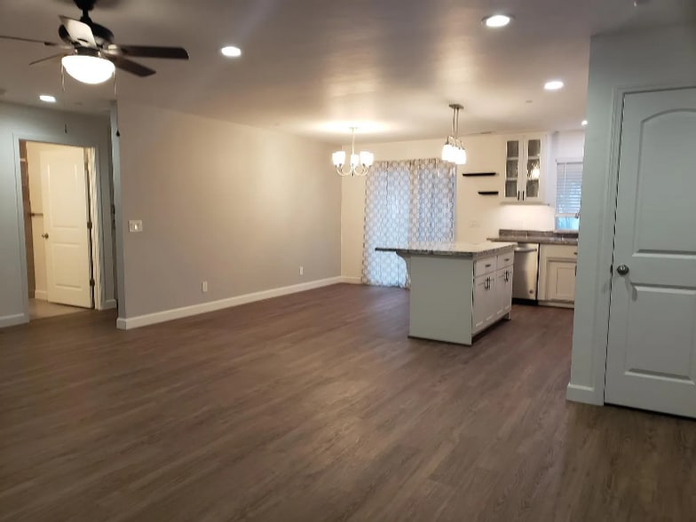Building Photo - 819 Regnier Ln