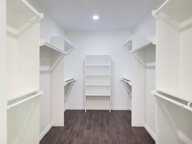 Building Photo - 519 N Shady Ln