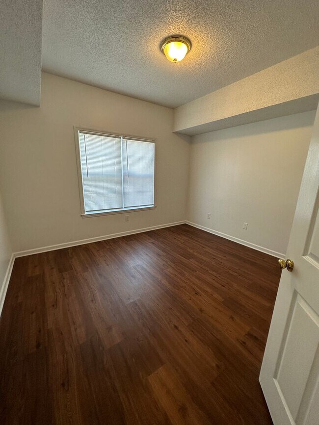 Building Photo - 4612 McClelland Dr