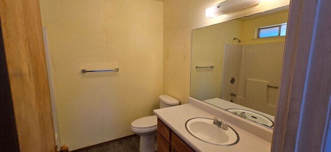 Building Photo - 2 bedroom home in Grass Valley