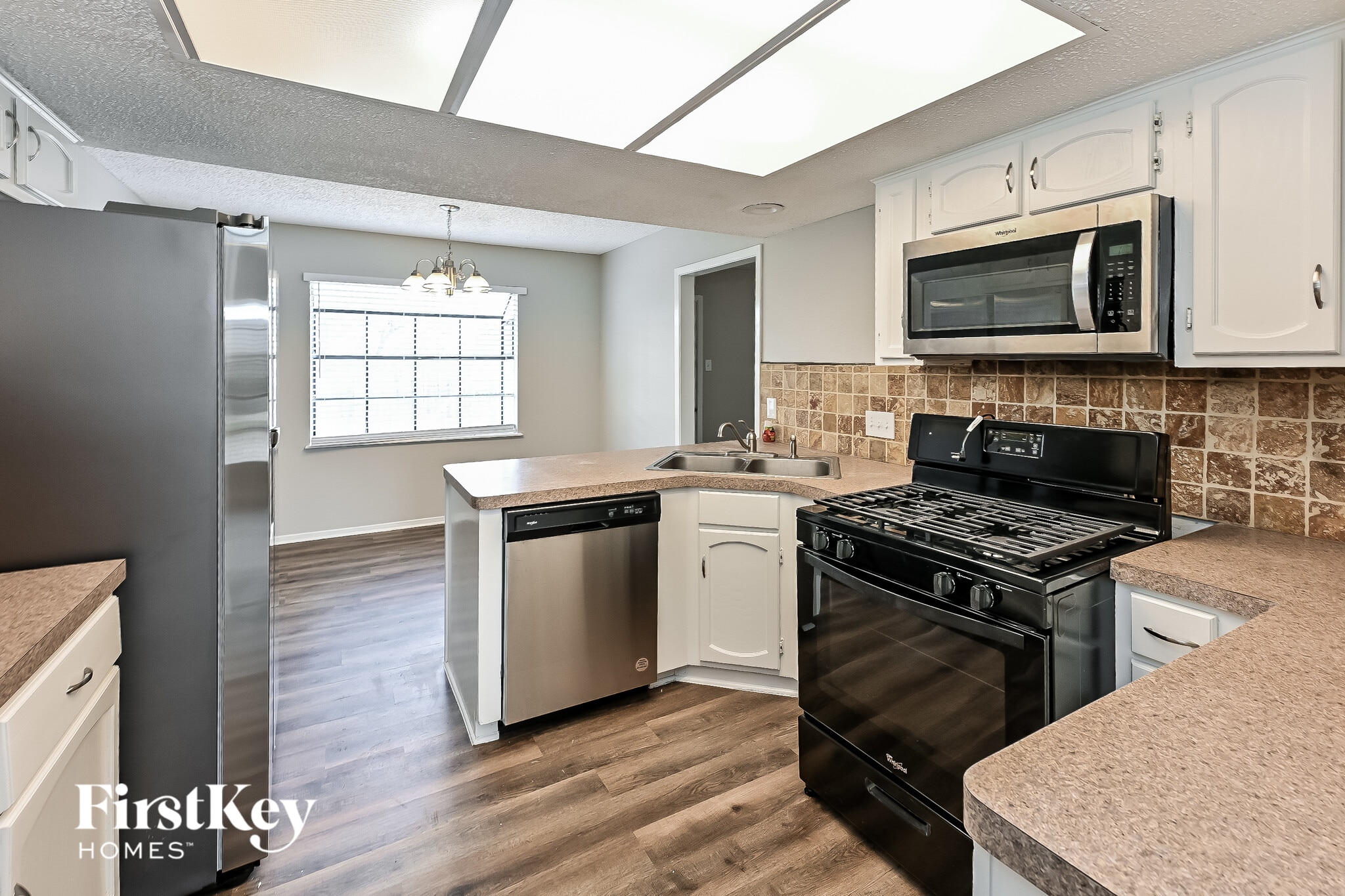 Building Photo - 8222 Streamside Dr