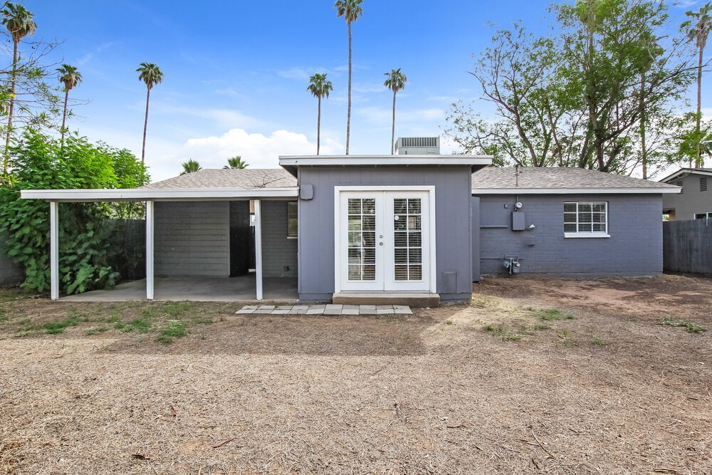 Building Photo - 2318 N 30th Pl