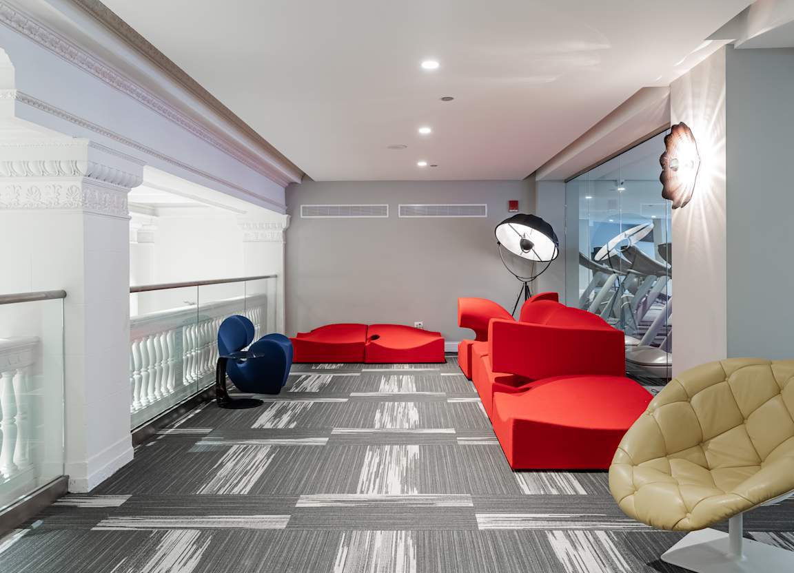 Building Photo - 5000 N Sheridan Rd