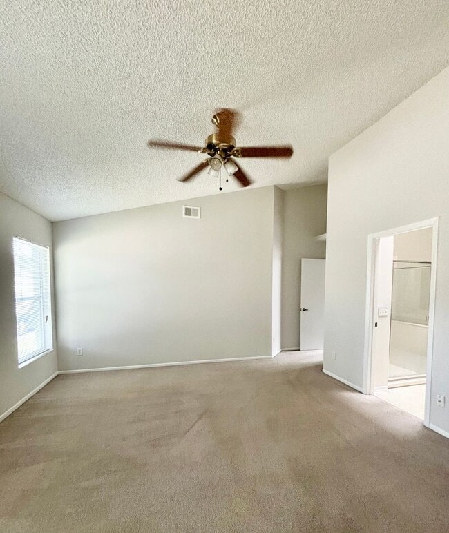 Building Photo - Ready to Move in!! Must See! Lake Mary Com...
