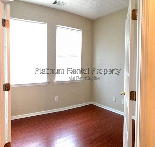 Building Photo - 244 Village Square Dr