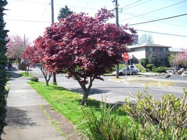 Building Photo - 1908 NE 46th Ave