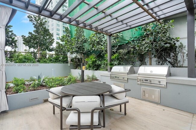 Building Photo - 77 SE 5th St