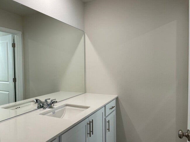 Building Photo - Don’t Miss This! Spacious Vancouver Home with Large Yard & Double Garage.