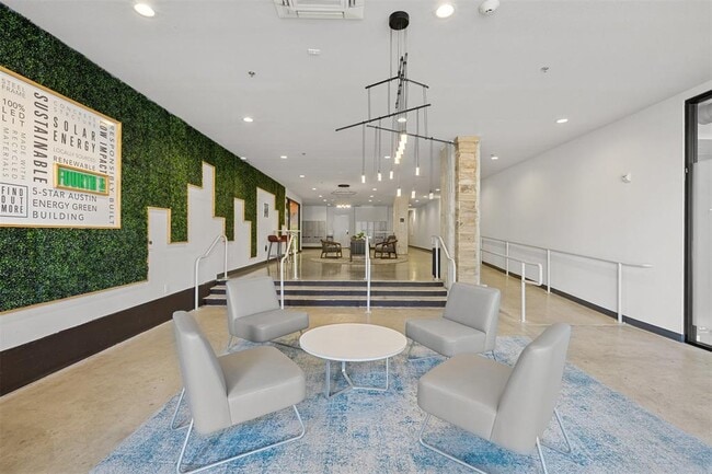 Building Photo - 1800 E 4th St