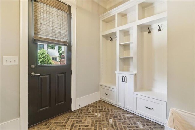 Building Photo - 211 Mount Vernon Hwy