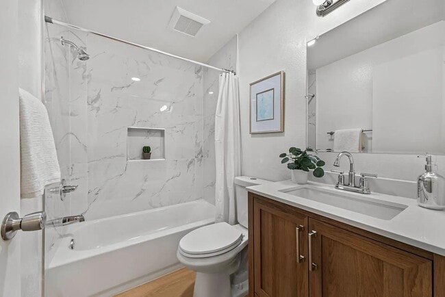 Building Photo - 280 Easy St